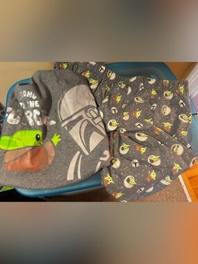Disney Star Wars Mandalorian & Grogu Print Pajama Set - NWT